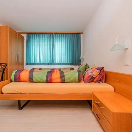 Azurit 萨斯费